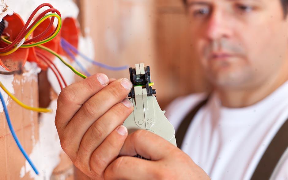 trouver un électricien Lardy